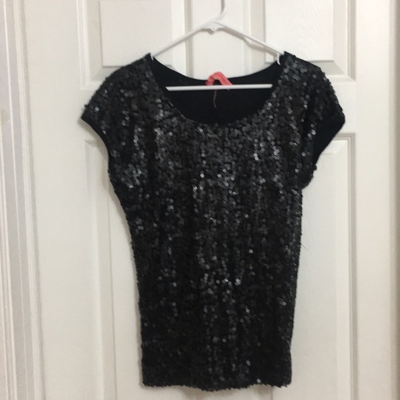 Black sequin tee - Picture 1 of 5